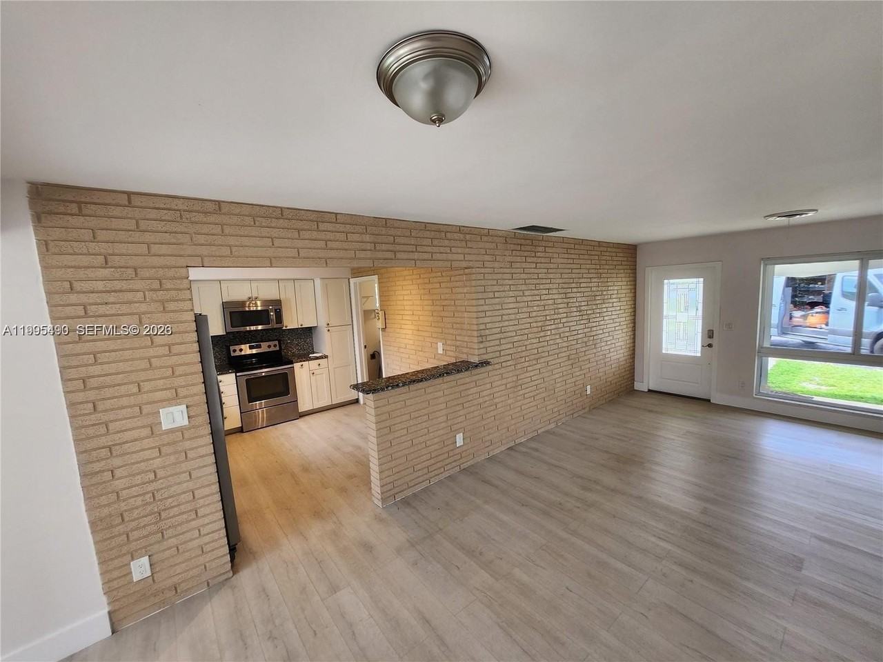 3346 Coolidge St - Photo 4 of 12