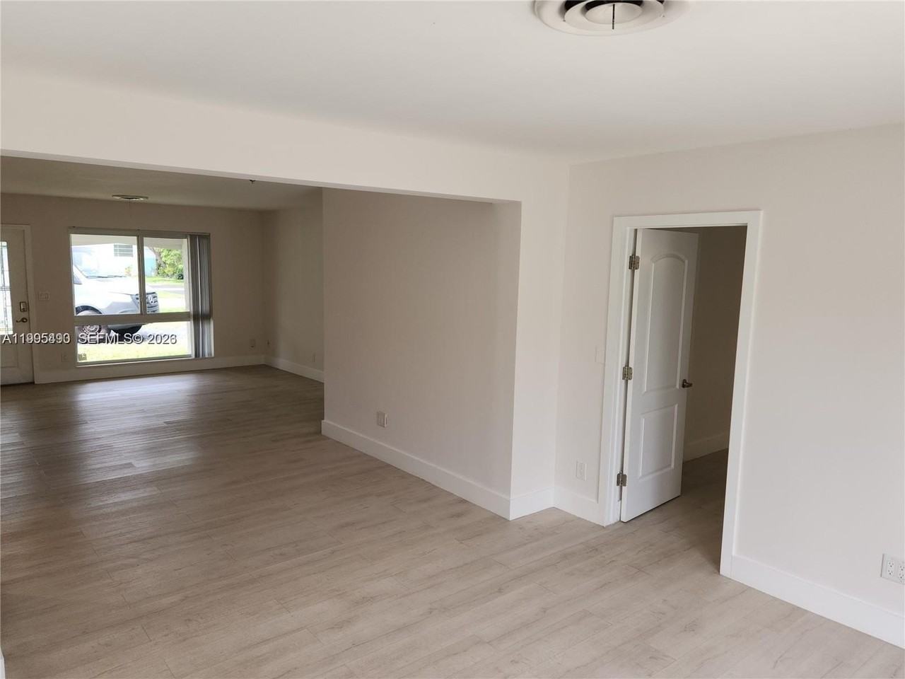 3346 Coolidge St - Photo 7 of 12