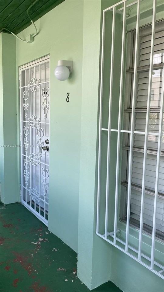 701 S Royal Poinciana Blvd #8 - Photo 2 of 9
