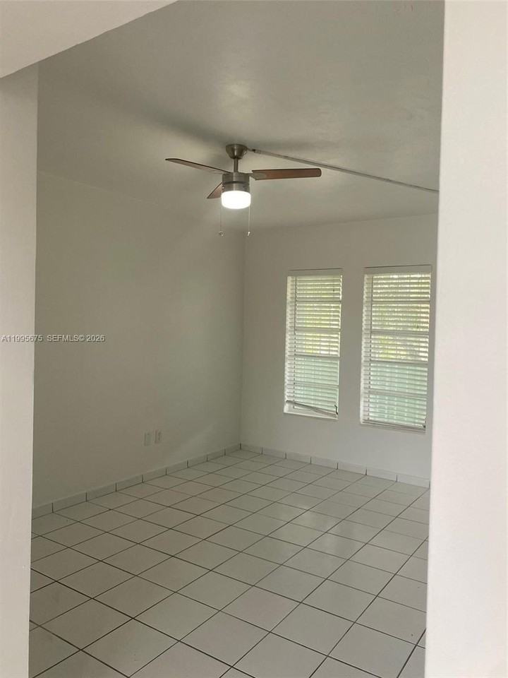 701 S Royal Poinciana Blvd #8 - Photo 3 of 9