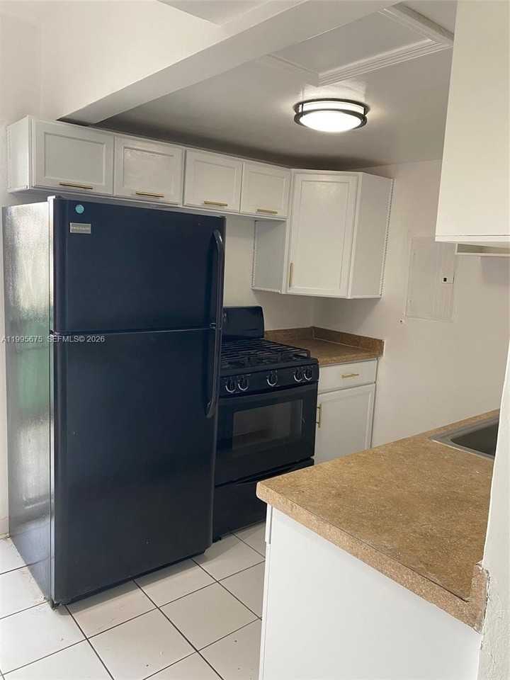 701 S Royal Poinciana Blvd #8 - Photo 4 of 9