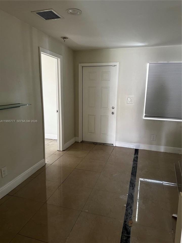 5221 Nw 15th Ct - Photo 7 of 13