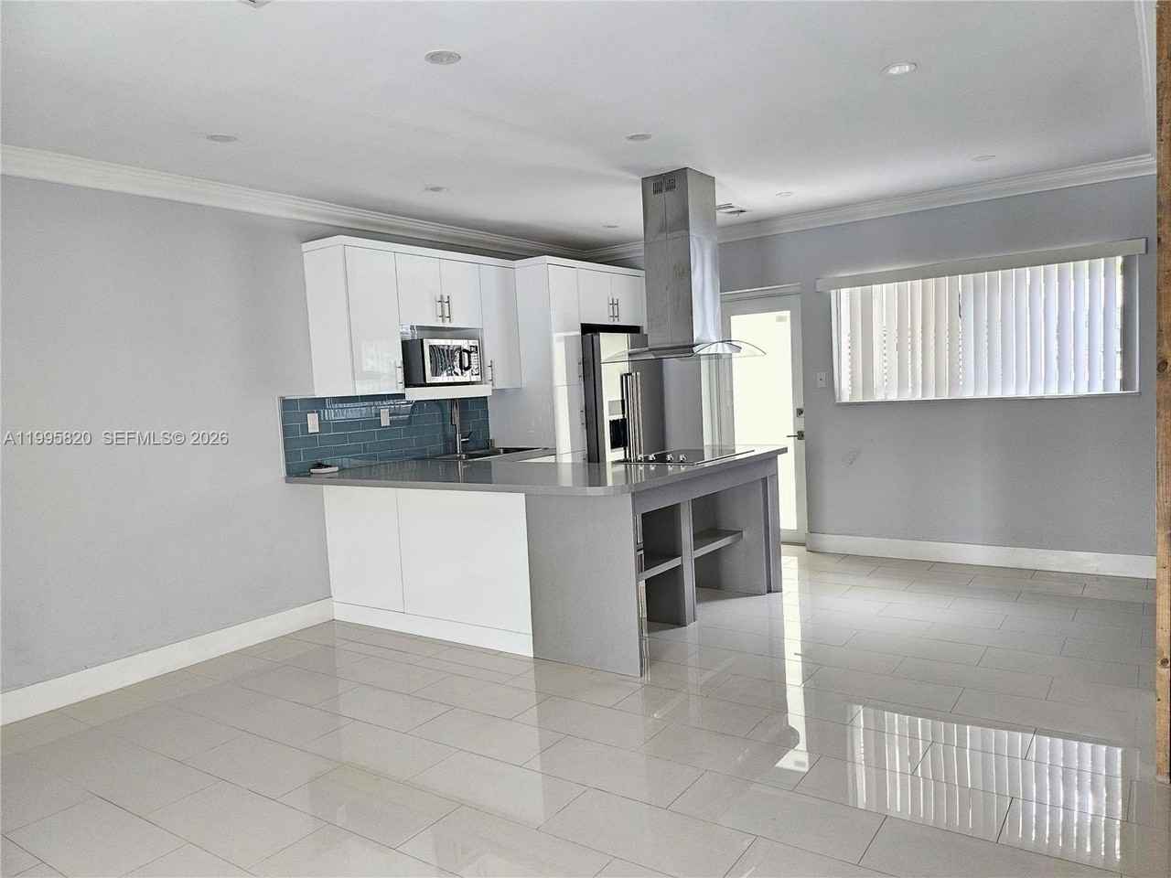 5816 Sw 9th St - Photo 6 of 12