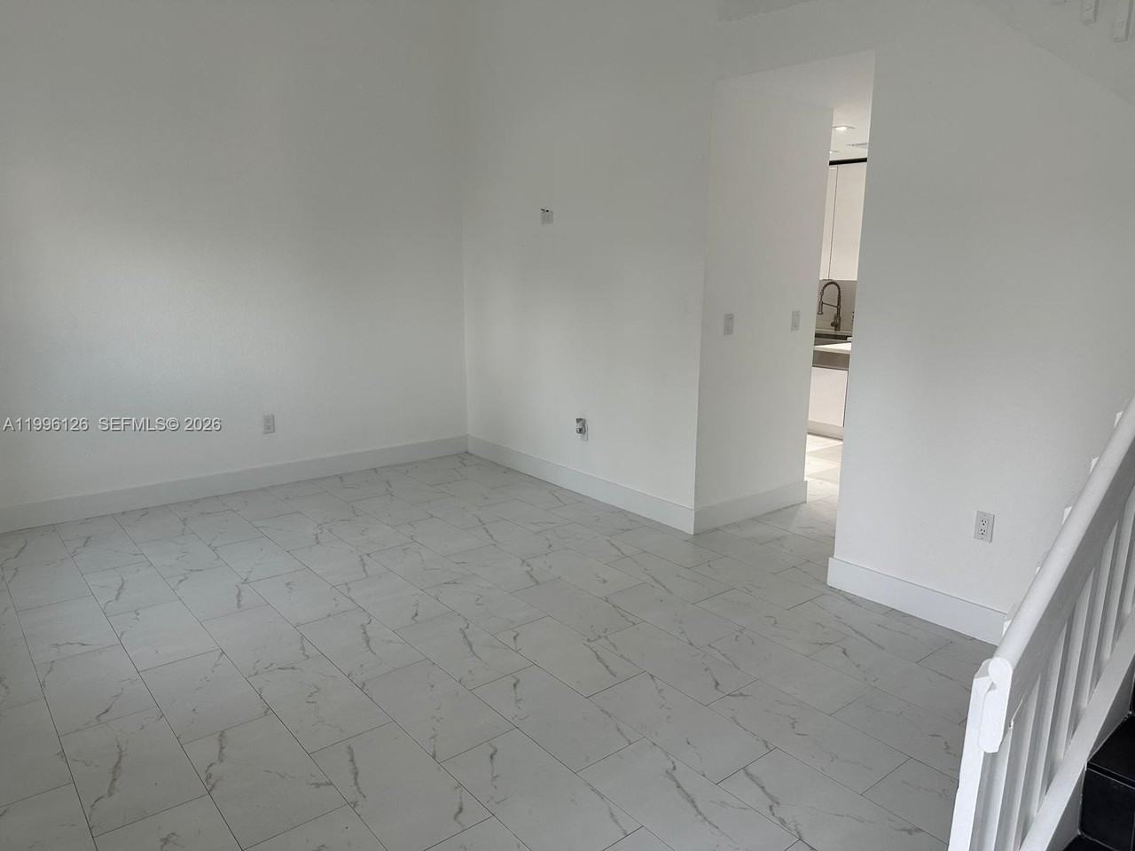 1295 Se 9th Pl #1295 - Photo 4 of 30