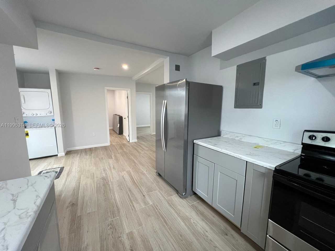 811 Nw 21st Ct #811 - Photo 2 of 13