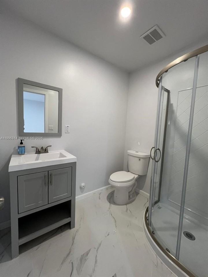 811 Nw 21st Ct #811 - Photo 6 of 13