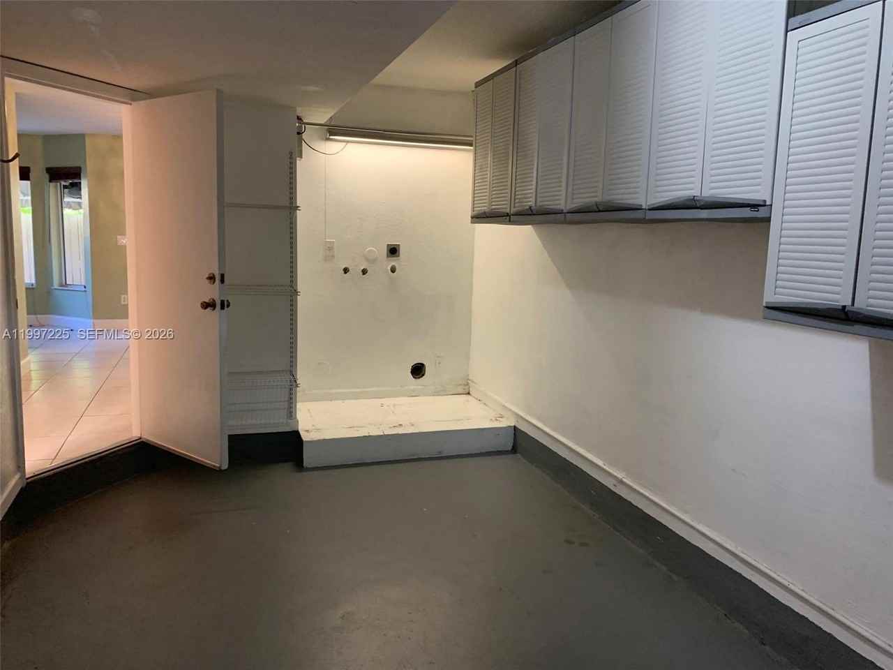 194 Maple Ter - Photo 5 of 23