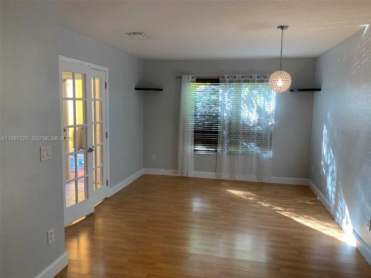 194 Maple Ter - Photo 7 of 23