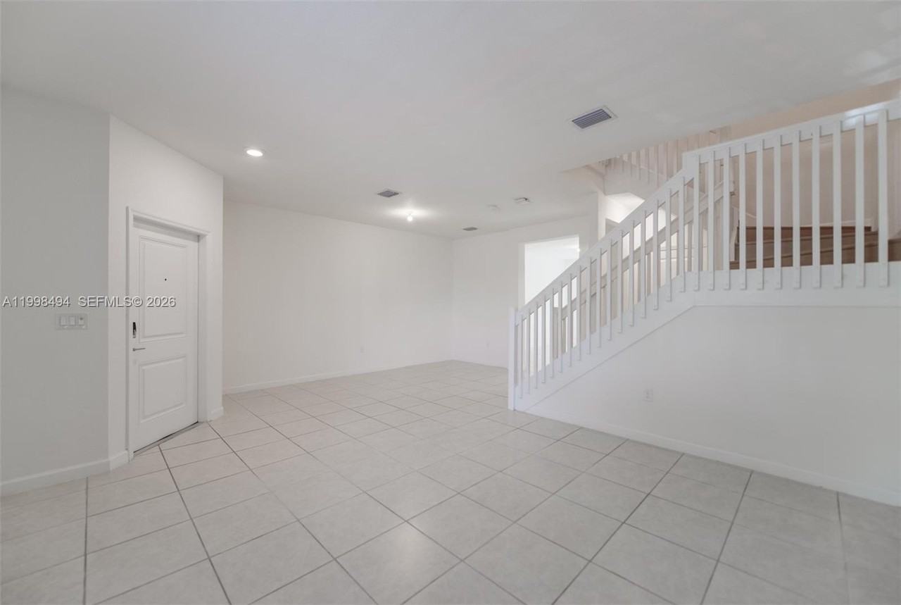 640 Ne 207th St - Photo 2 of 50