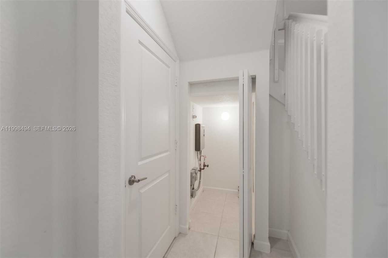 640 Ne 207th St - Photo 6 of 50