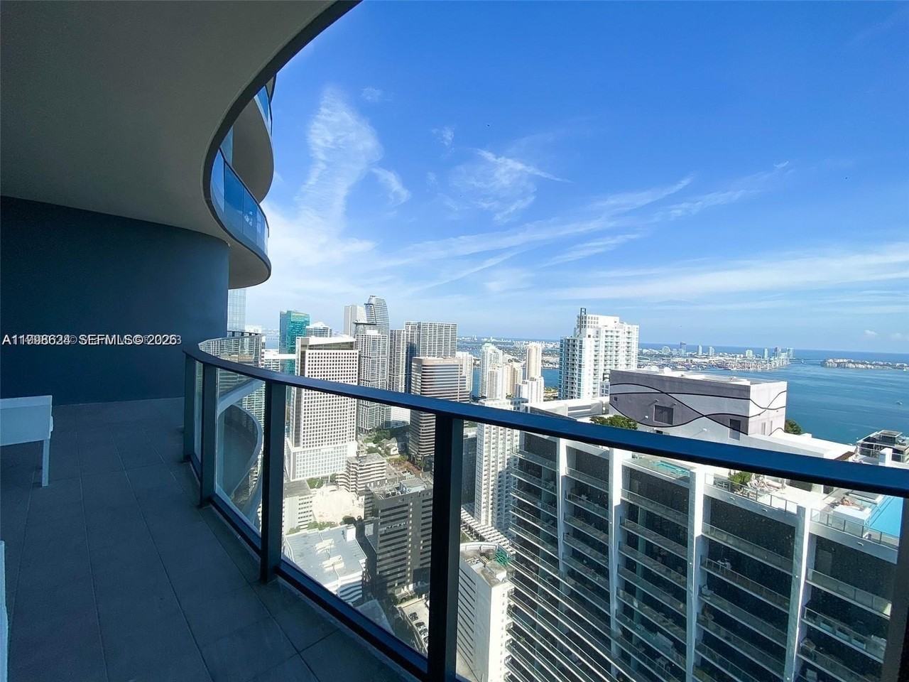 1000 Brickell Plz - Photo 4 of 50