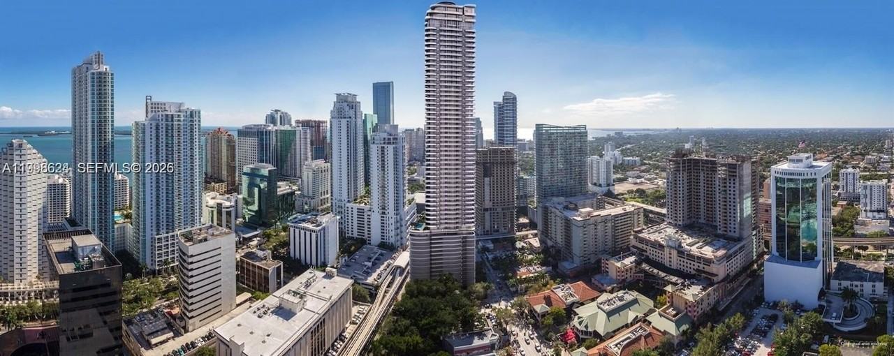 1000 Brickell Plz - Photo 5 of 50