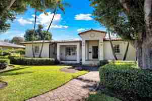 featured image of 1160 Ne 98th St #0