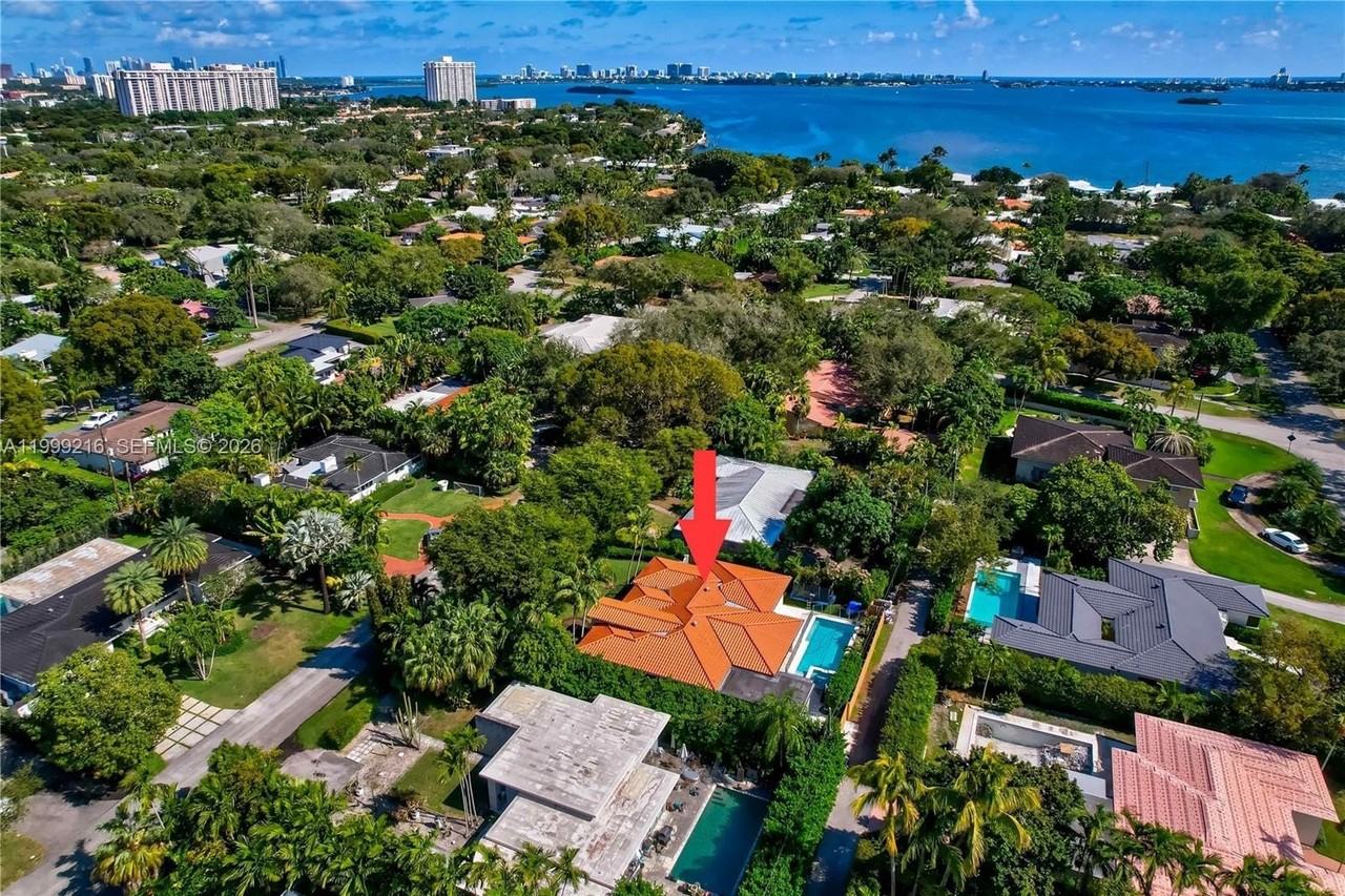 1160 Ne 98th St #0 - Photo 2 of 45