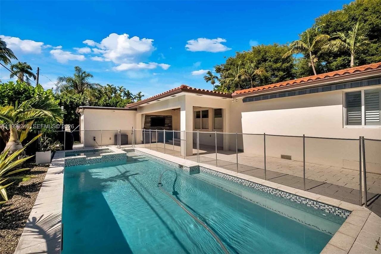 1160 Ne 98th St #0 - Photo 4 of 45