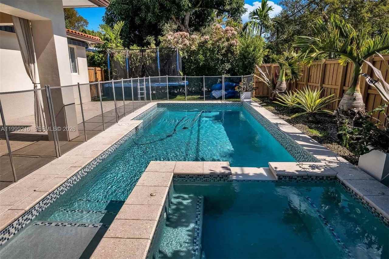 1160 Ne 98th St #0 - Photo 6 of 45