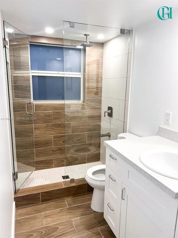 102 Se 10th St #101 - Photo 2 of 9