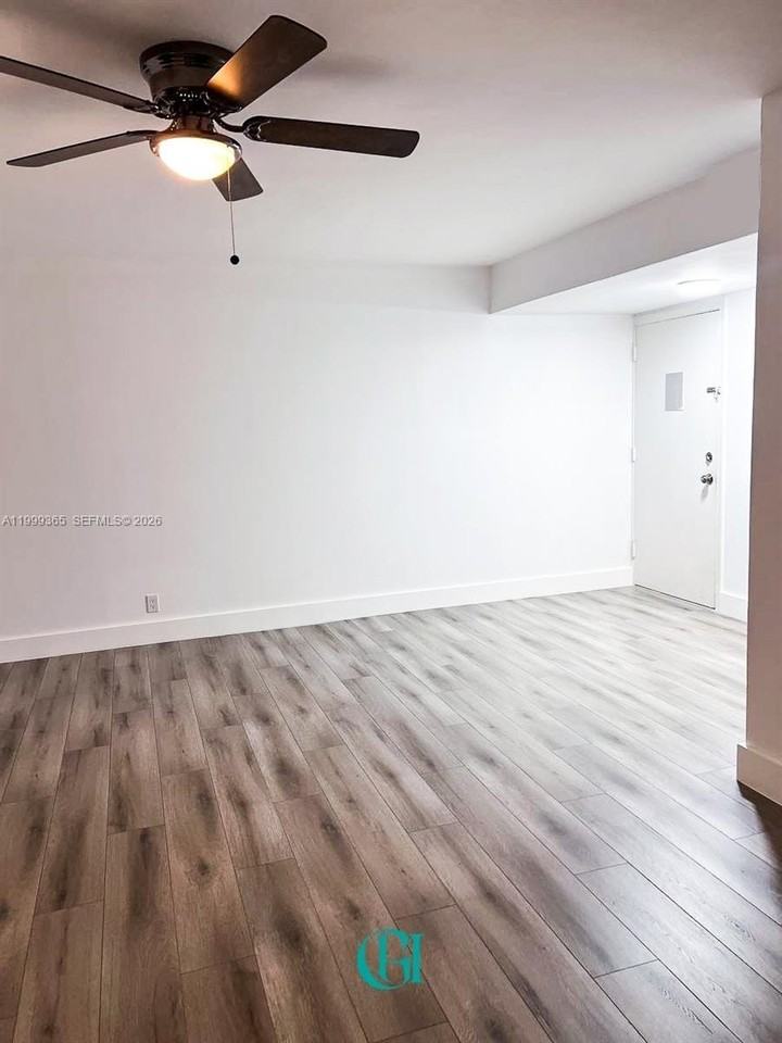 102 Se 10th St #101 - Photo 4 of 9