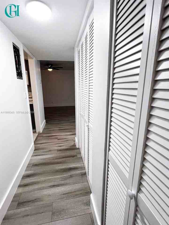 102 Se 10th St #101 - Photo 6 of 9