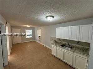 820 21st St #C - Photo 4 of 12