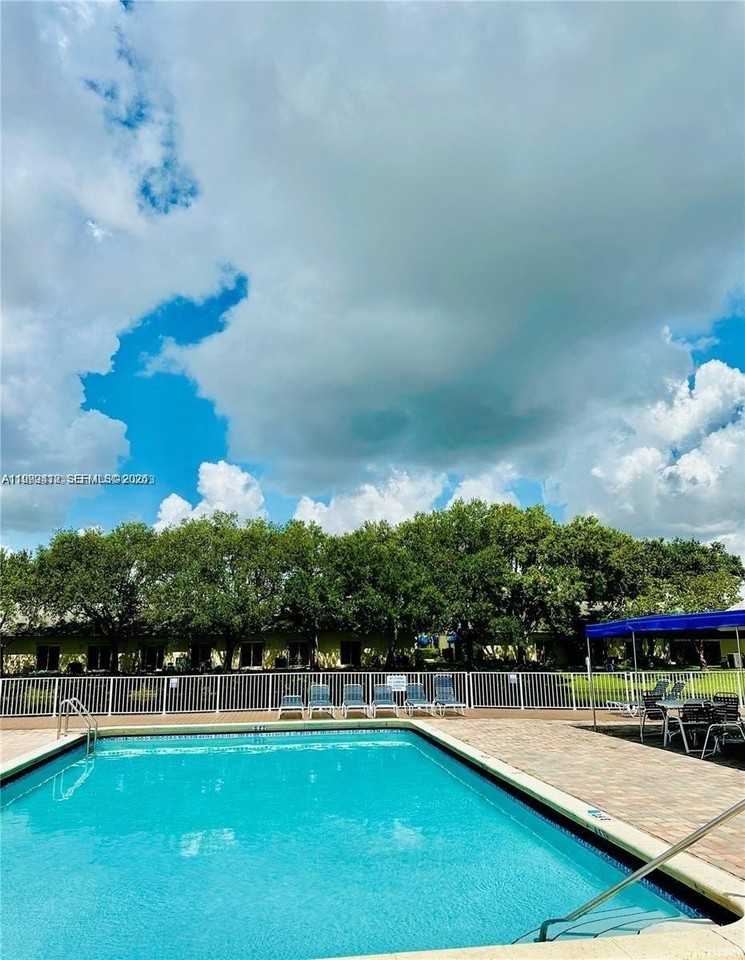 5201 Sw 31st Ave #195 - Photo 5 of 15