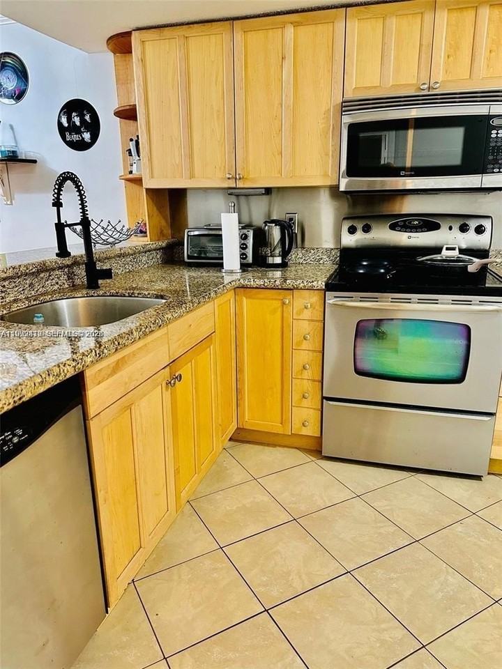 5201 Sw 31st Ave #195 - Photo 6 of 15