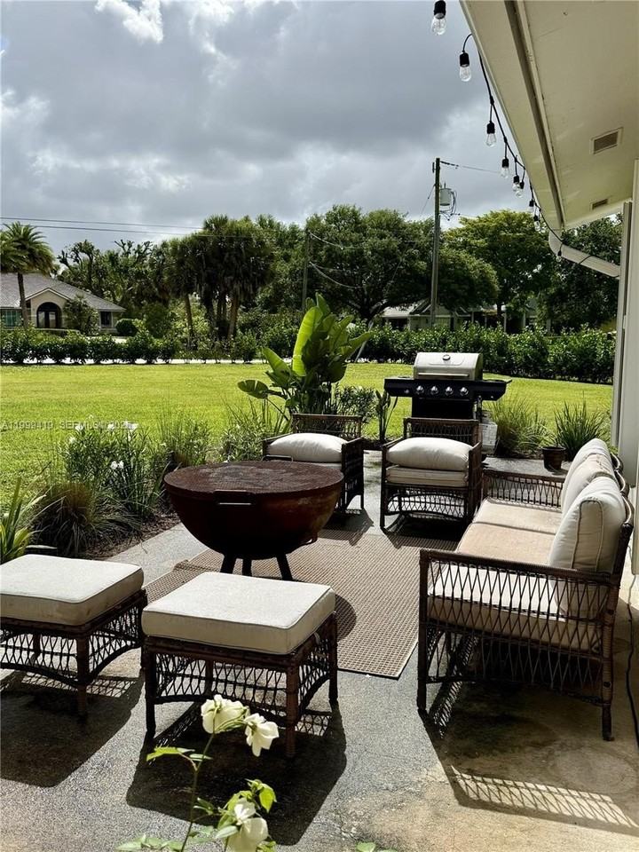 625 Whippoorwill Ter - Photo 5 of 27