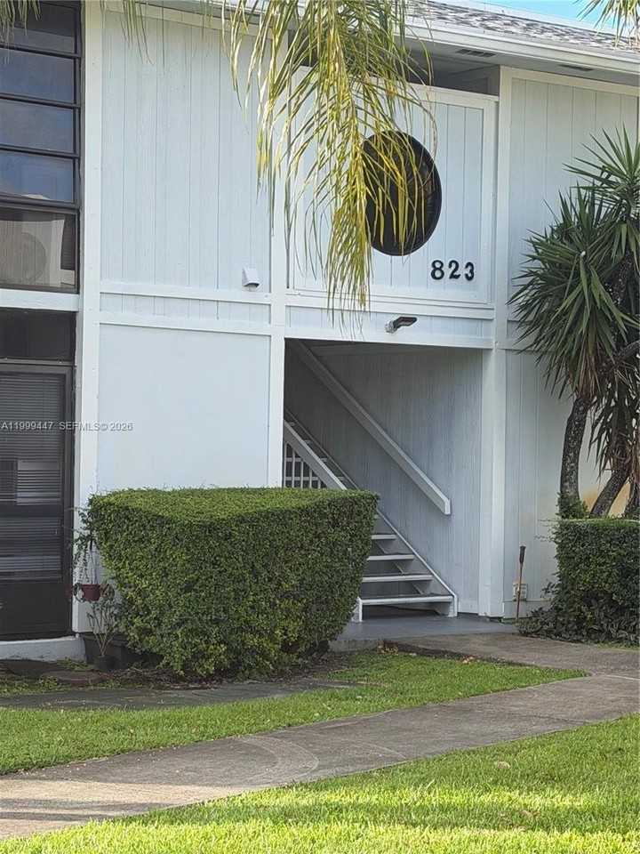 823 Ne 199th St #104-12 - Photo 2 of 27