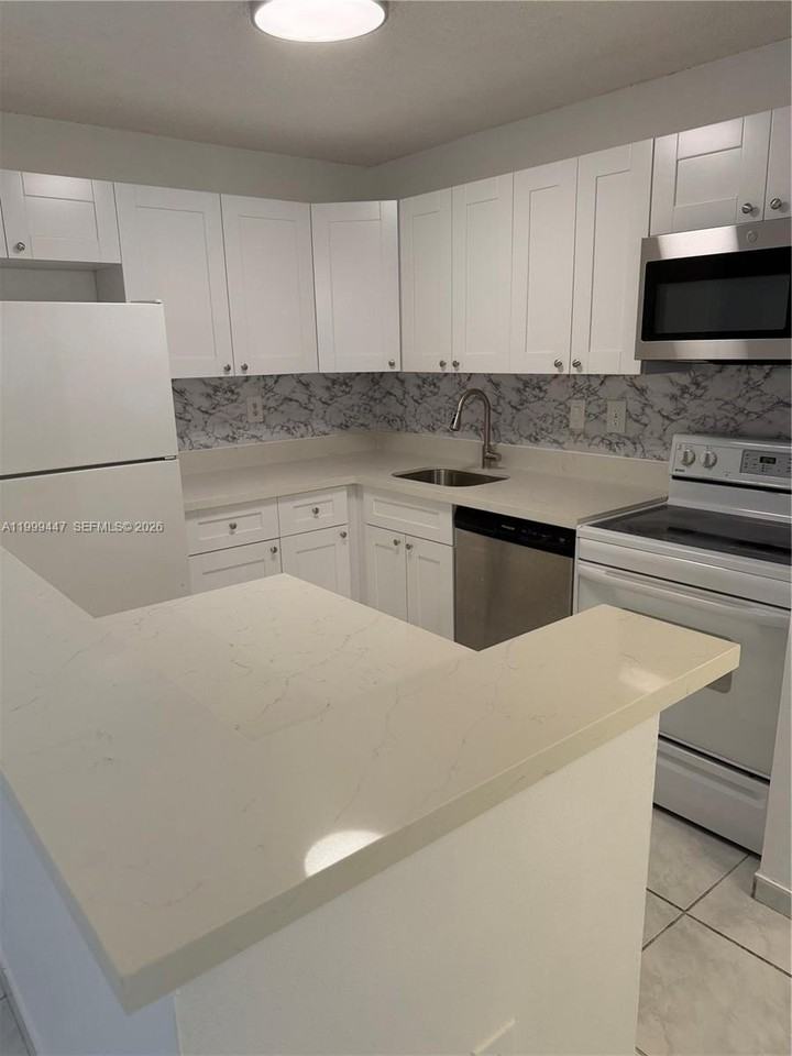 823 Ne 199th St #104-12 - Photo 3 of 43