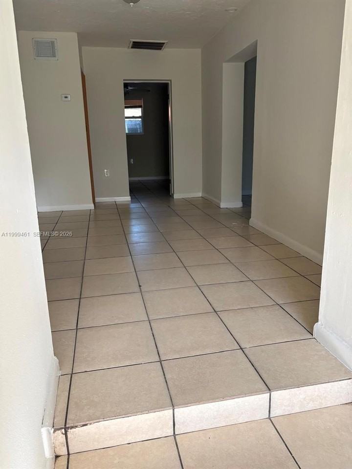 1384 Nw 27th St #1382 - Photo 2 of 6