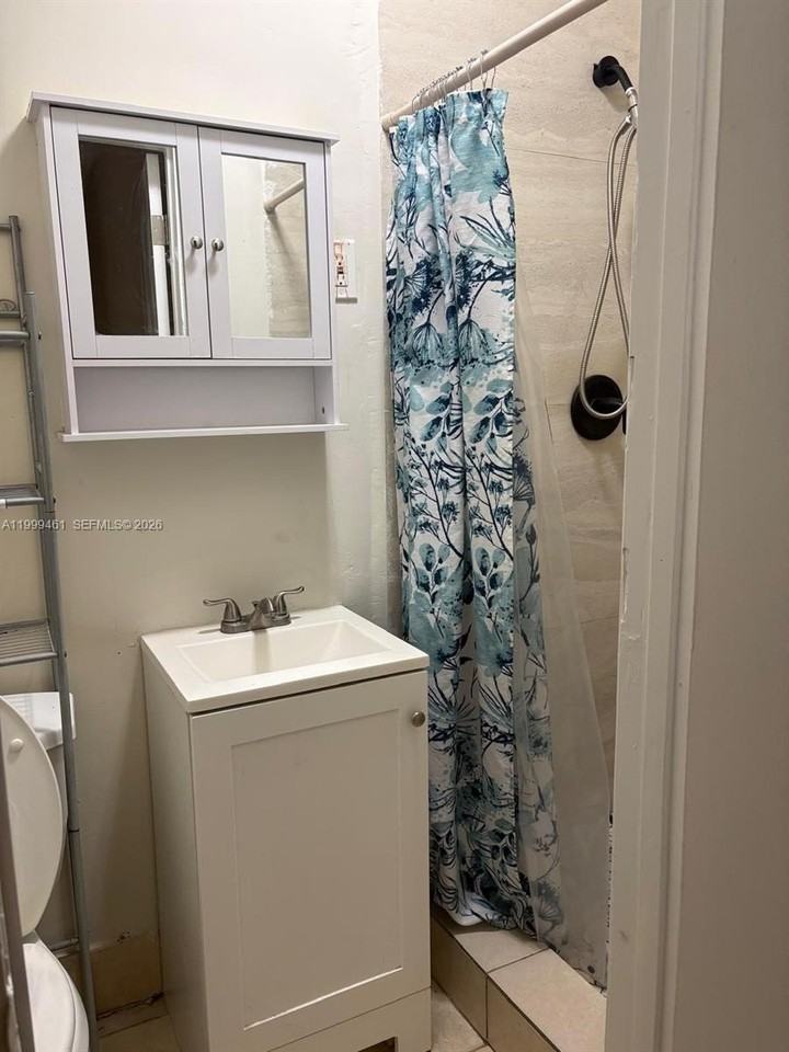 1384 Nw 27th St #1382 - Photo 3 of 6