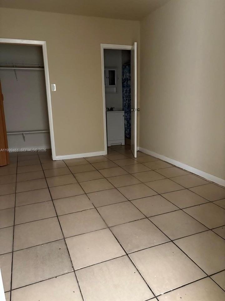 1384 Nw 27th St #1382 - Photo 4 of 6