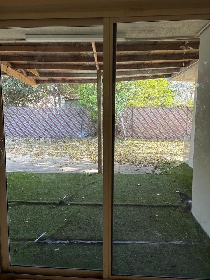 1384 Nw 27th St #1382 - Photo 6 of 6