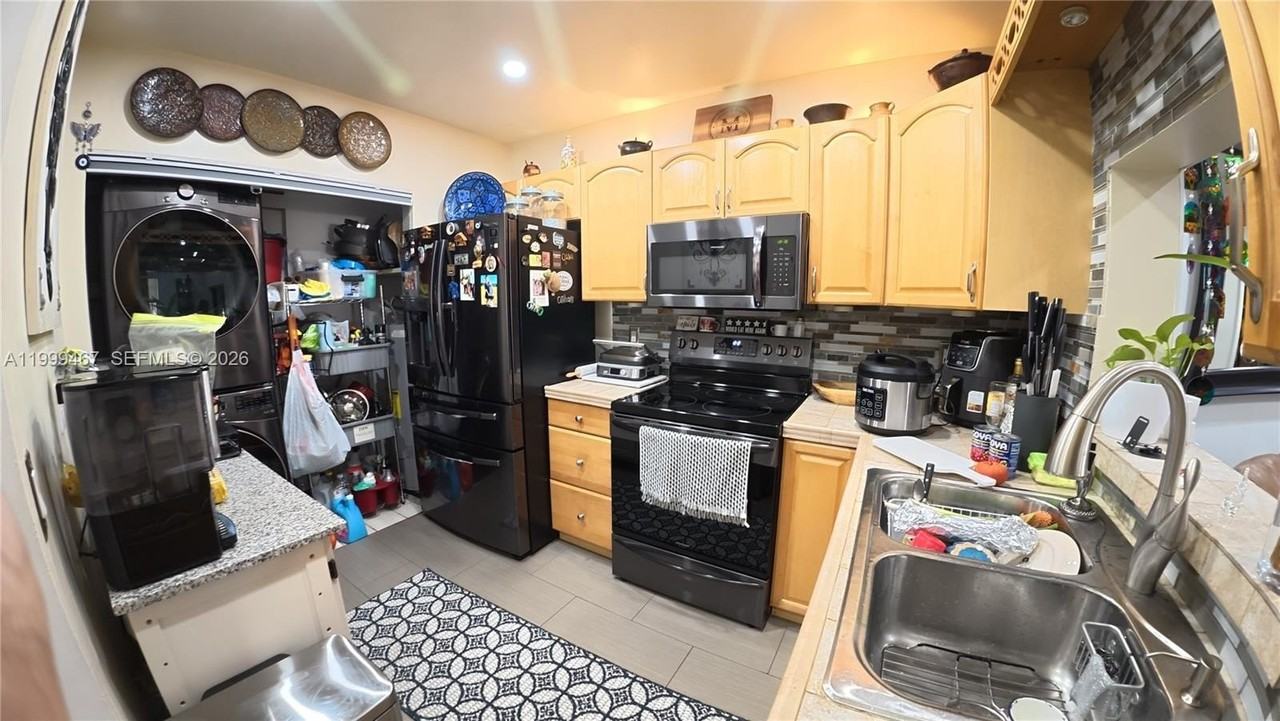 1871 Nw 94th Ave #112B - Photo 3 of 15