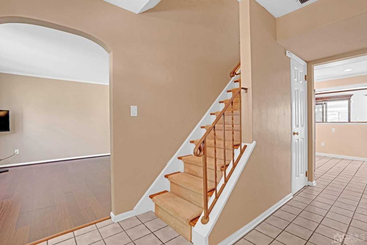 8 Farrington St - Photo 5 of 36