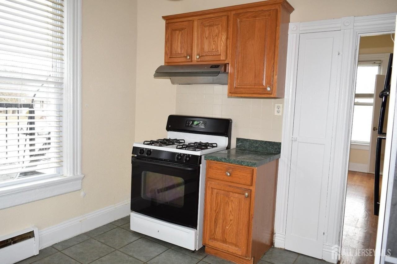 73-75 Woodbridge Ave Apt 4 - Photo 4 of 10