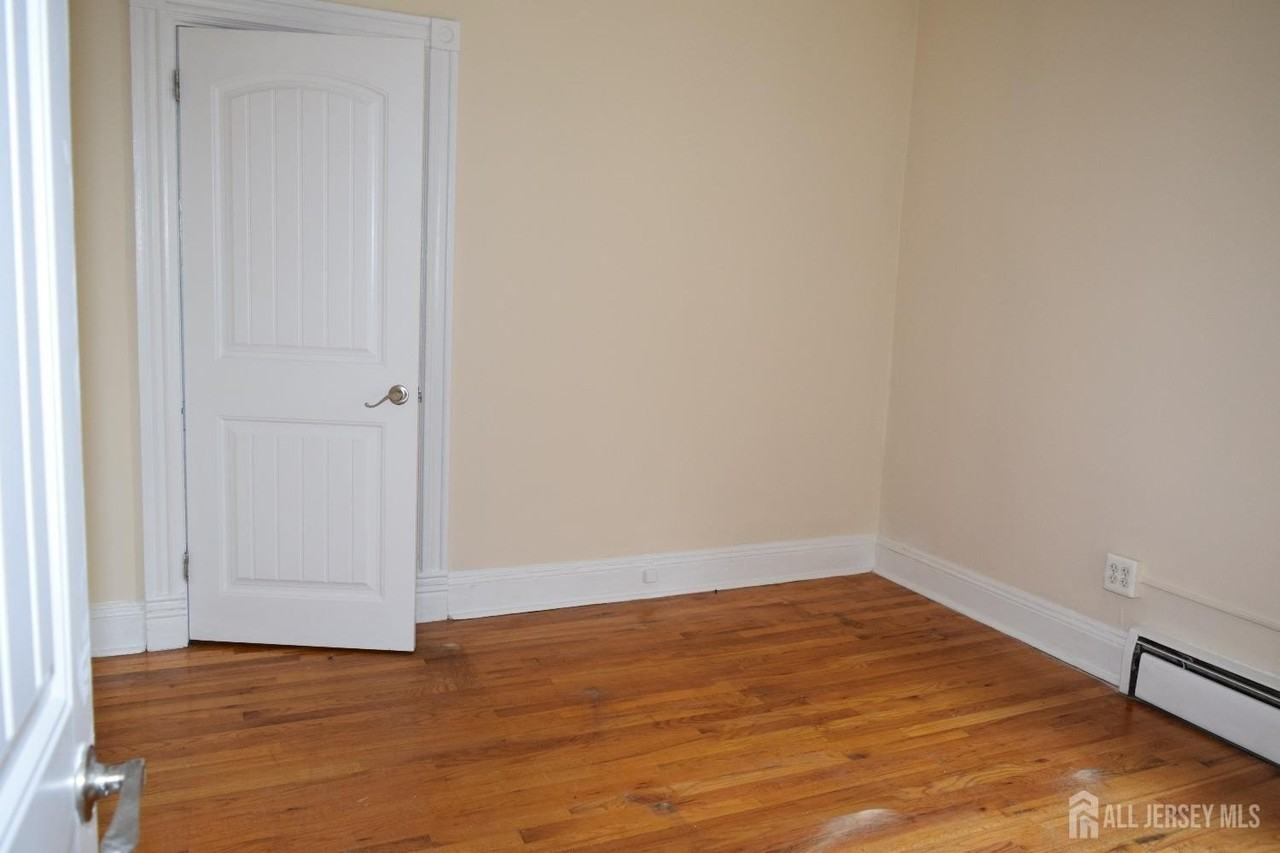 73-75 Woodbridge Ave Apt 4 - Photo 7 of 10