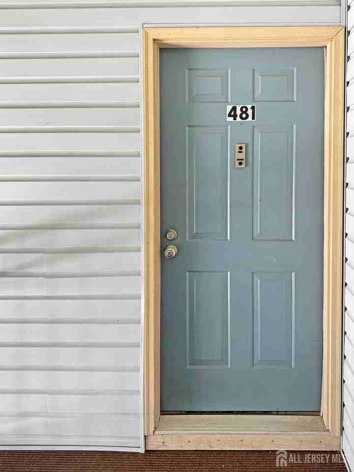 481 Danbury Ln - Photo 2 of 17