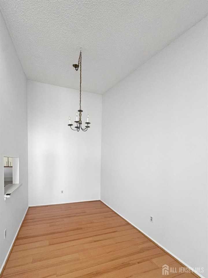 481 Danbury Ln - Photo 5 of 17