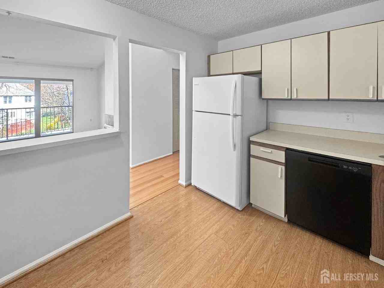 481 Danbury Ln - Photo 7 of 17