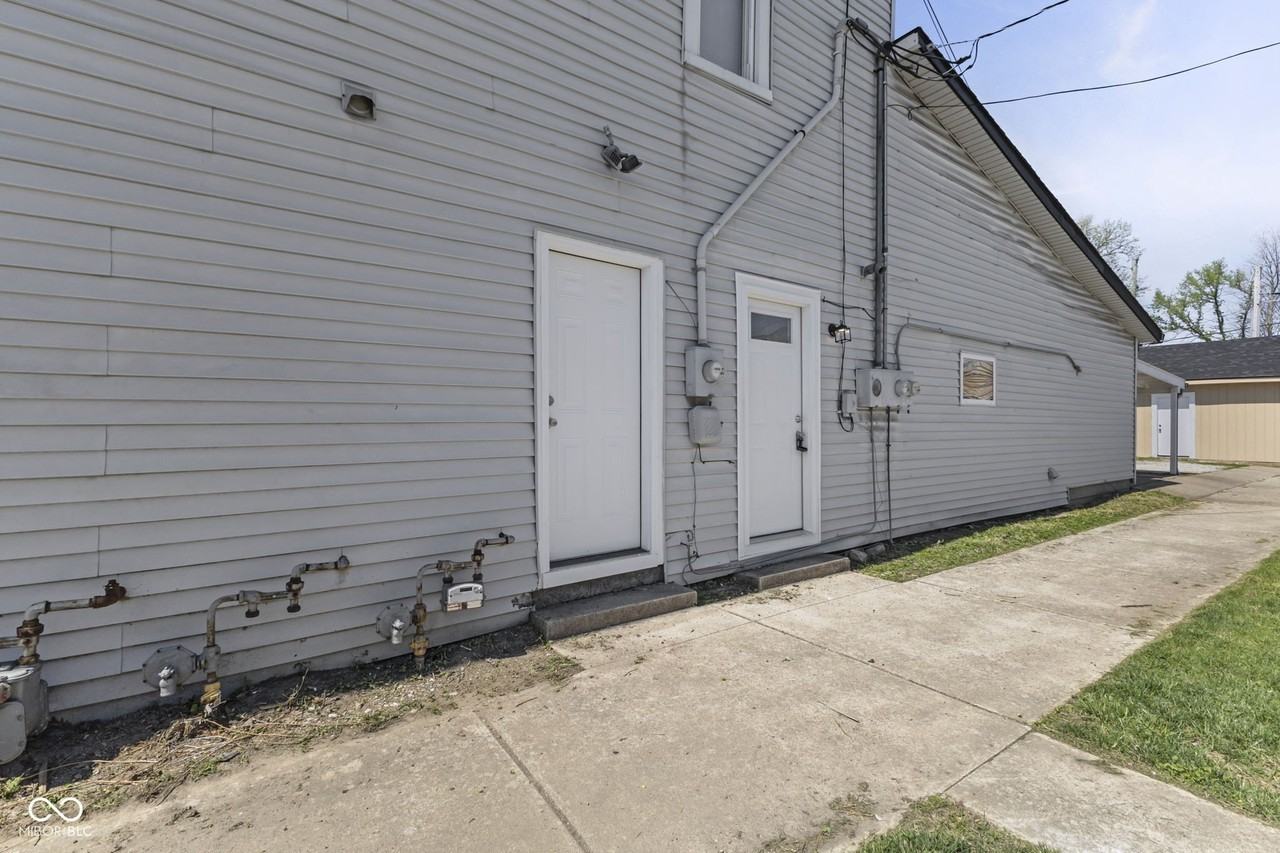 2 Van Ave Apt B - Photo 2 of 32