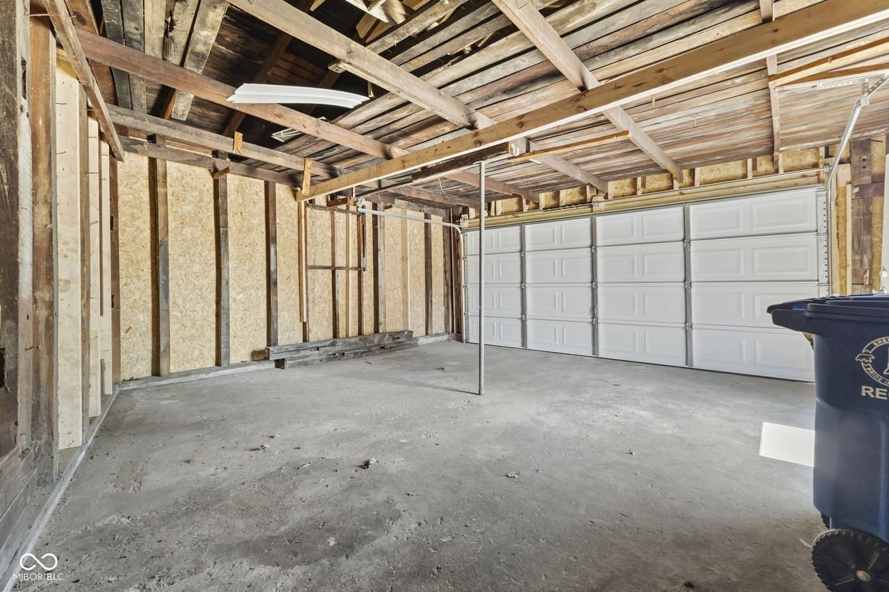 2 Van Ave Apt B - Photo 5 of 32