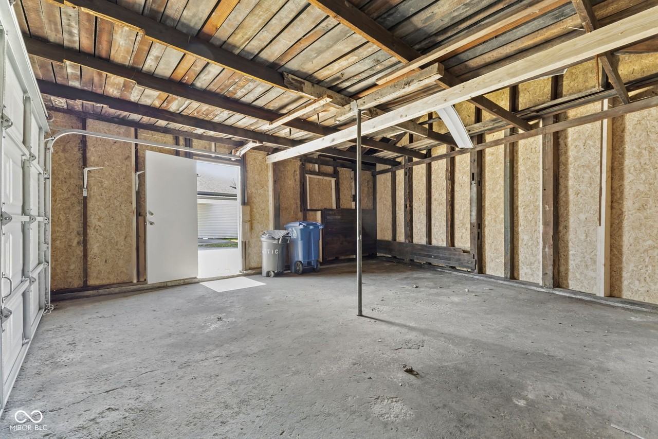 2 Van Ave Apt B - Photo 6 of 32