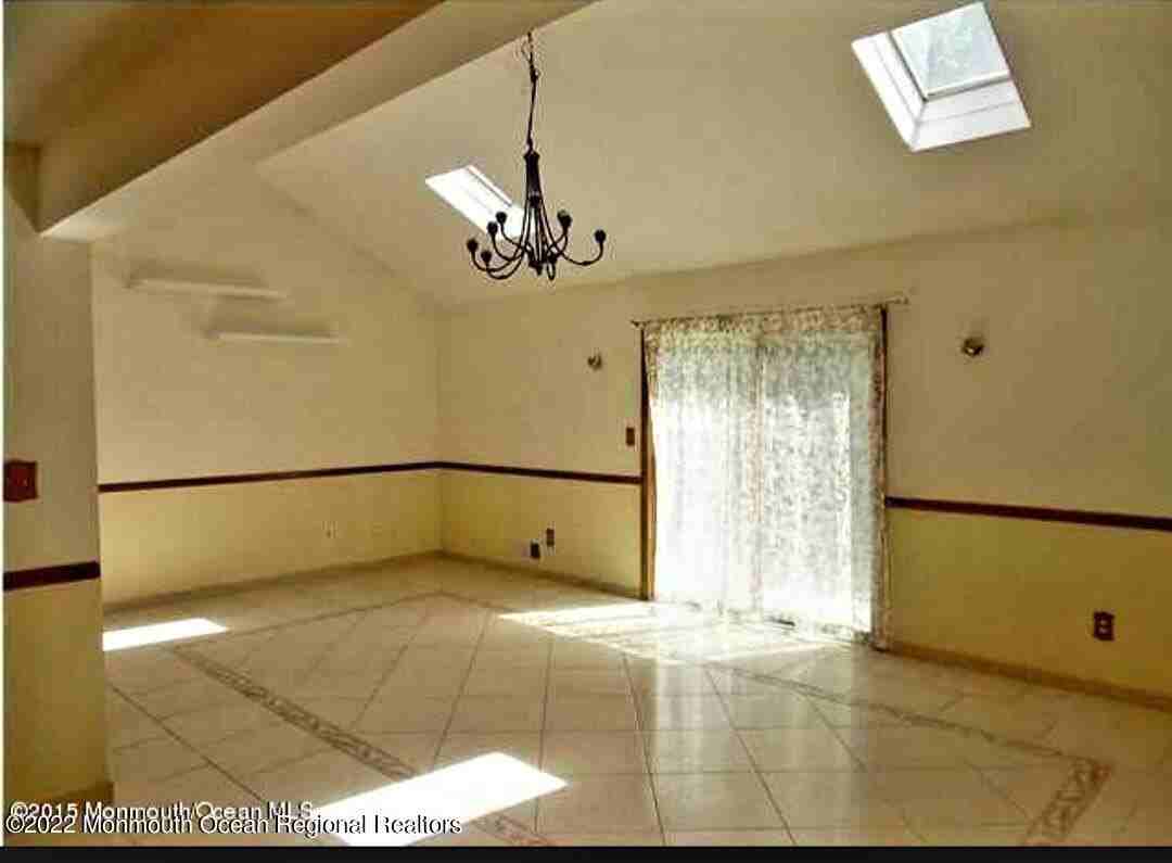 319 Church St - Photo 2 of 11