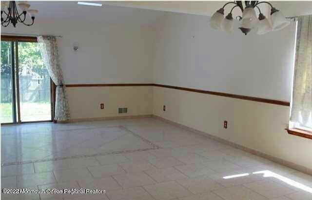 319 Church St - Photo 3 of 11