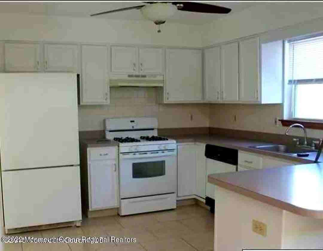 319 Church St - Photo 5 of 11