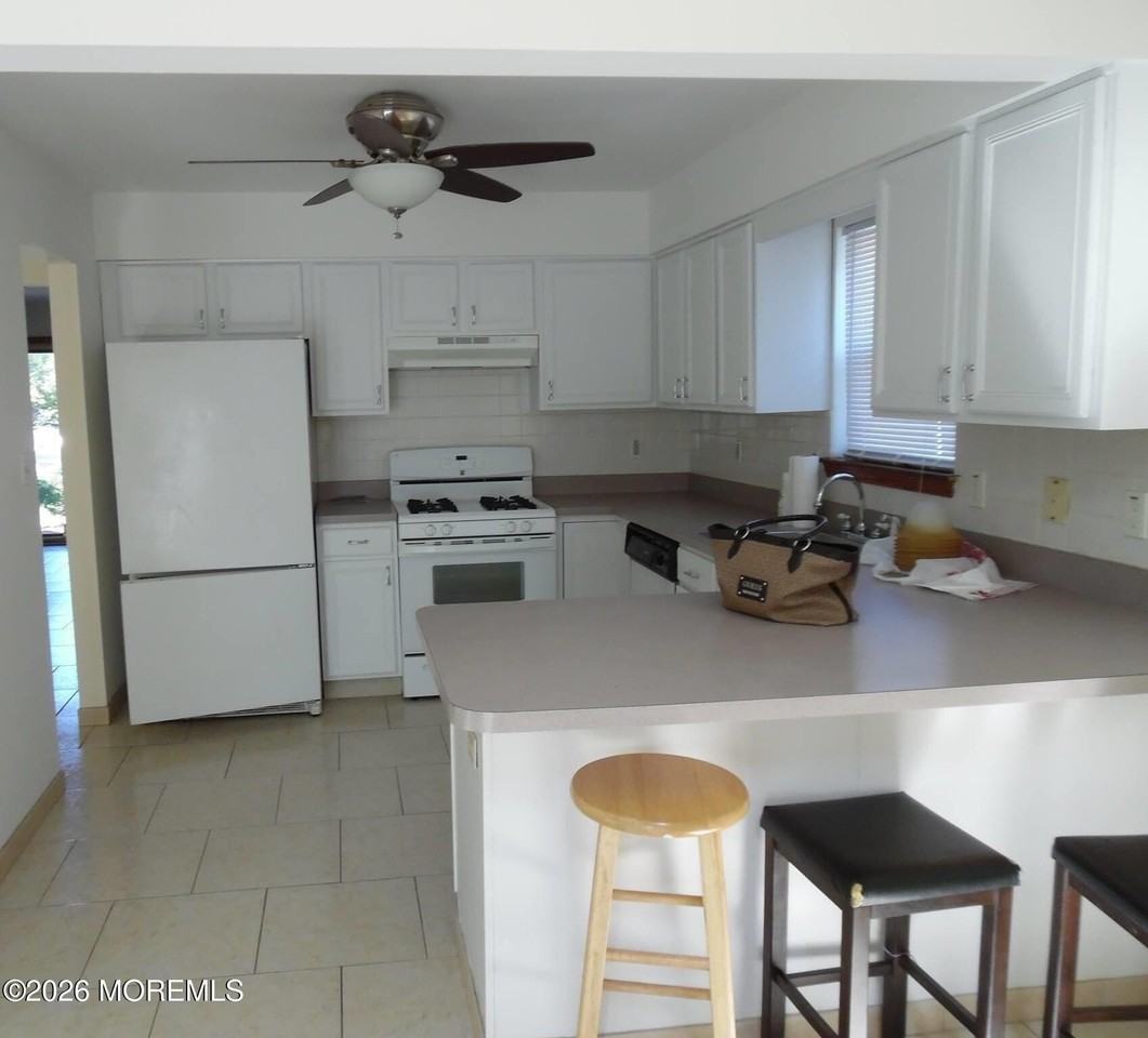 319 Church St - Photo 6 of 11