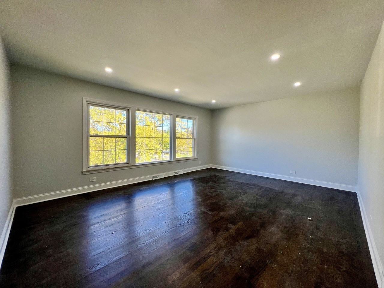 3335 W Pratt Ave #2 - Photo 2 of 15