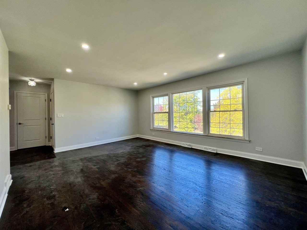 3335 W Pratt Ave #2 - Photo 3 of 15