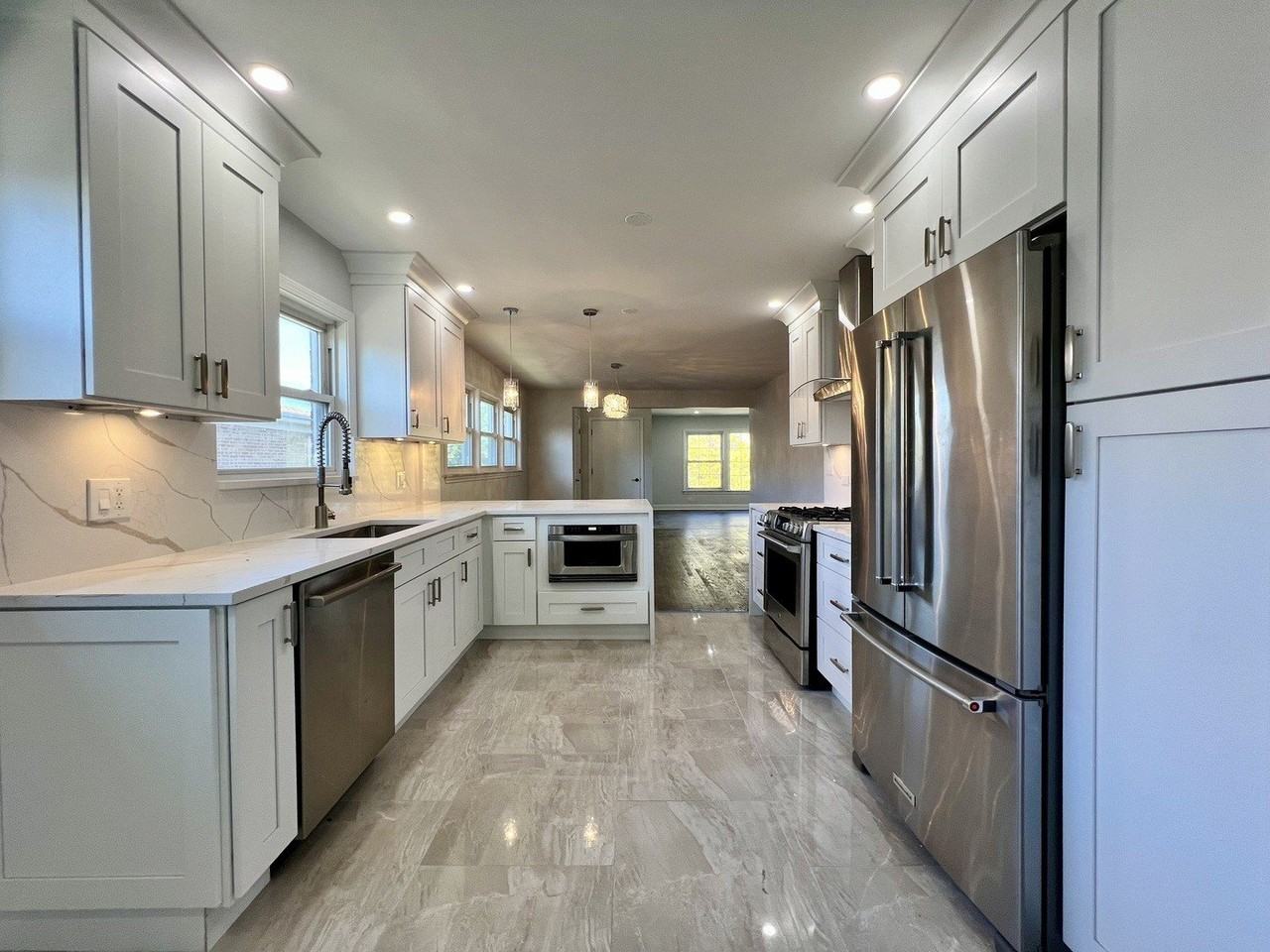 3335 W Pratt Ave #2 - Photo 5 of 15